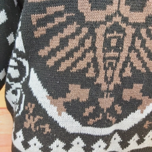 VINTAGE Aztec knitted crew neck sweater Made in Canada - Picture 7 of 10